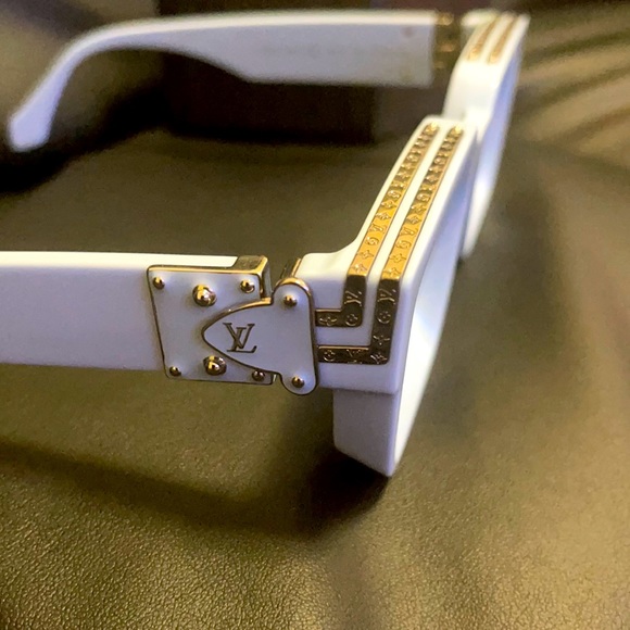 LOUIS VUITTON MILLIONAIRE SHADES PALE BLUE BABY BLUE - Picture 1 of 6